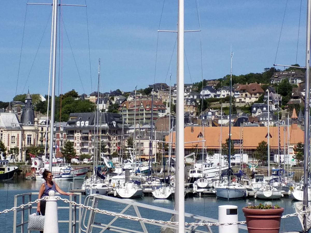 Appartements Et Gite Les Hauts De Sophia Trouville-sur-Mer Bagian luar foto