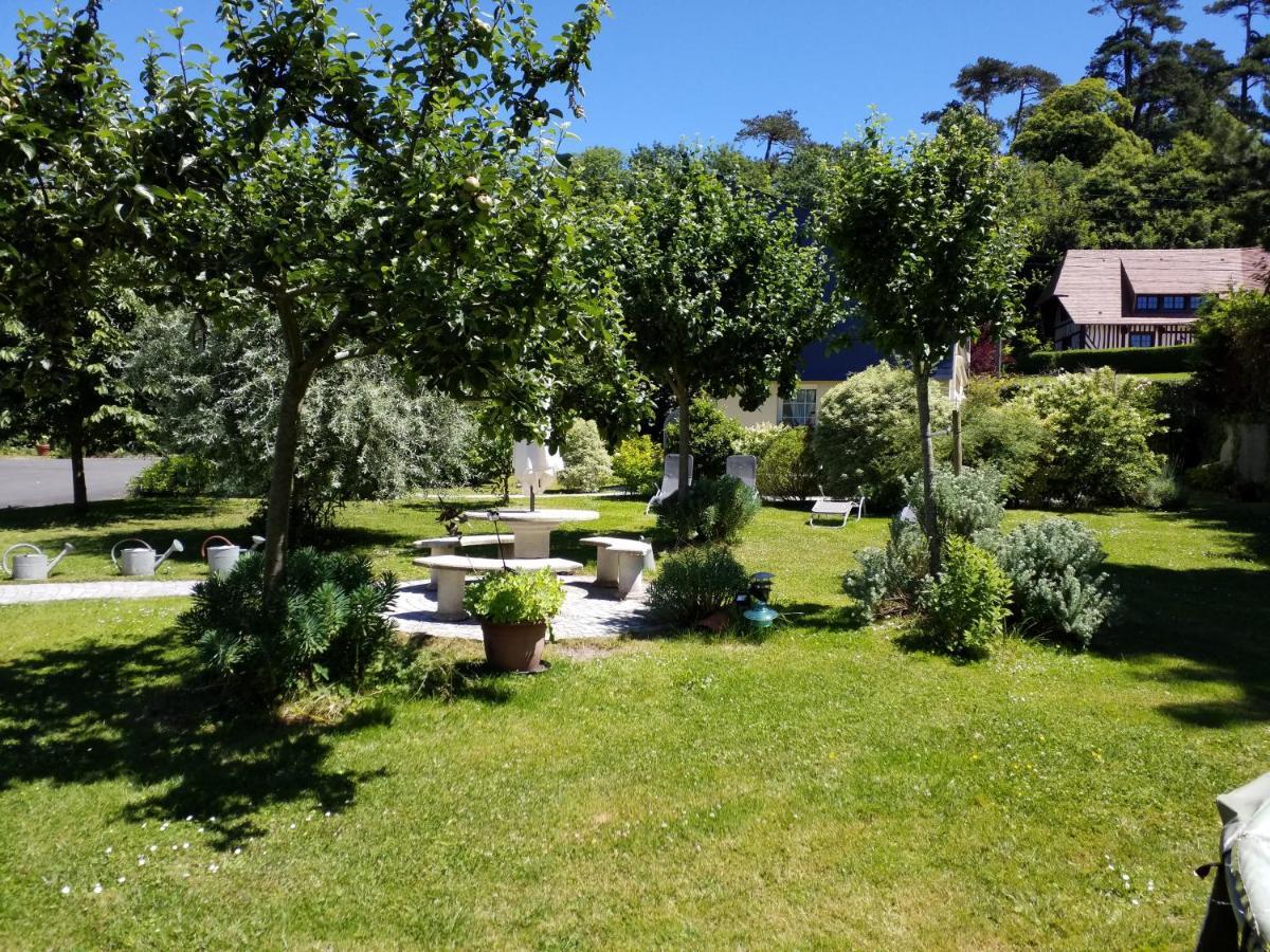 Appartements Et Gite Les Hauts De Sophia Trouville-sur-Mer Bagian luar foto